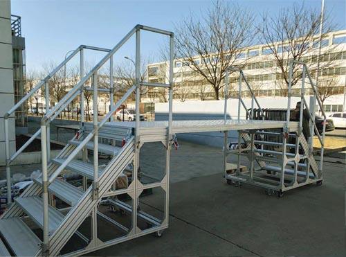 工业铝材扶梯平台安装测